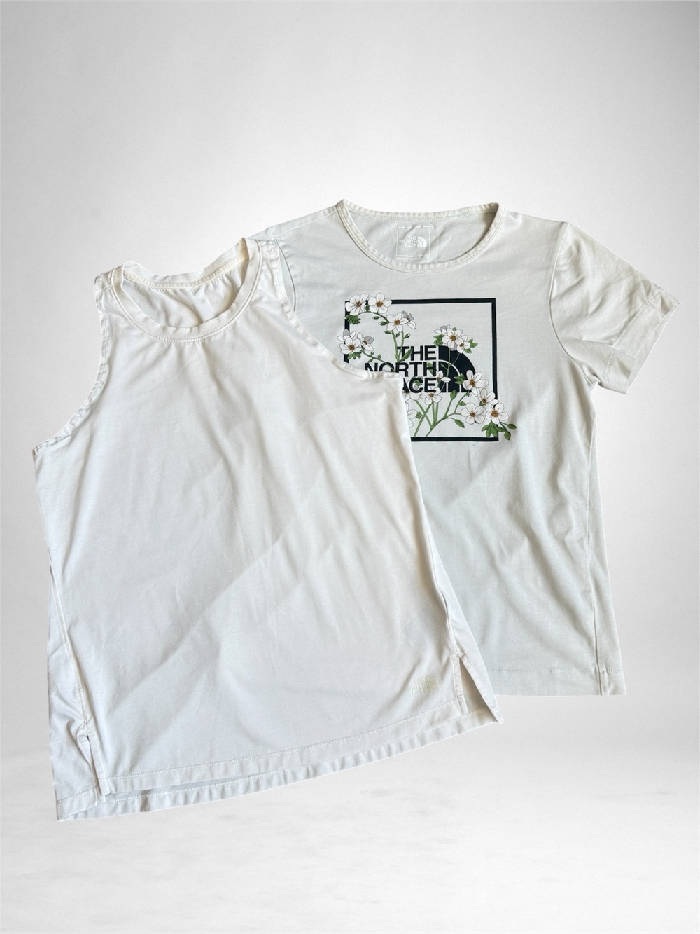 Bundle of 2 The North Face Tops – Women’s M | White/Cream
